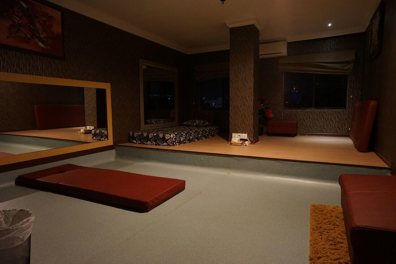 The L Hotel Entertainment Batam Exterior photo
