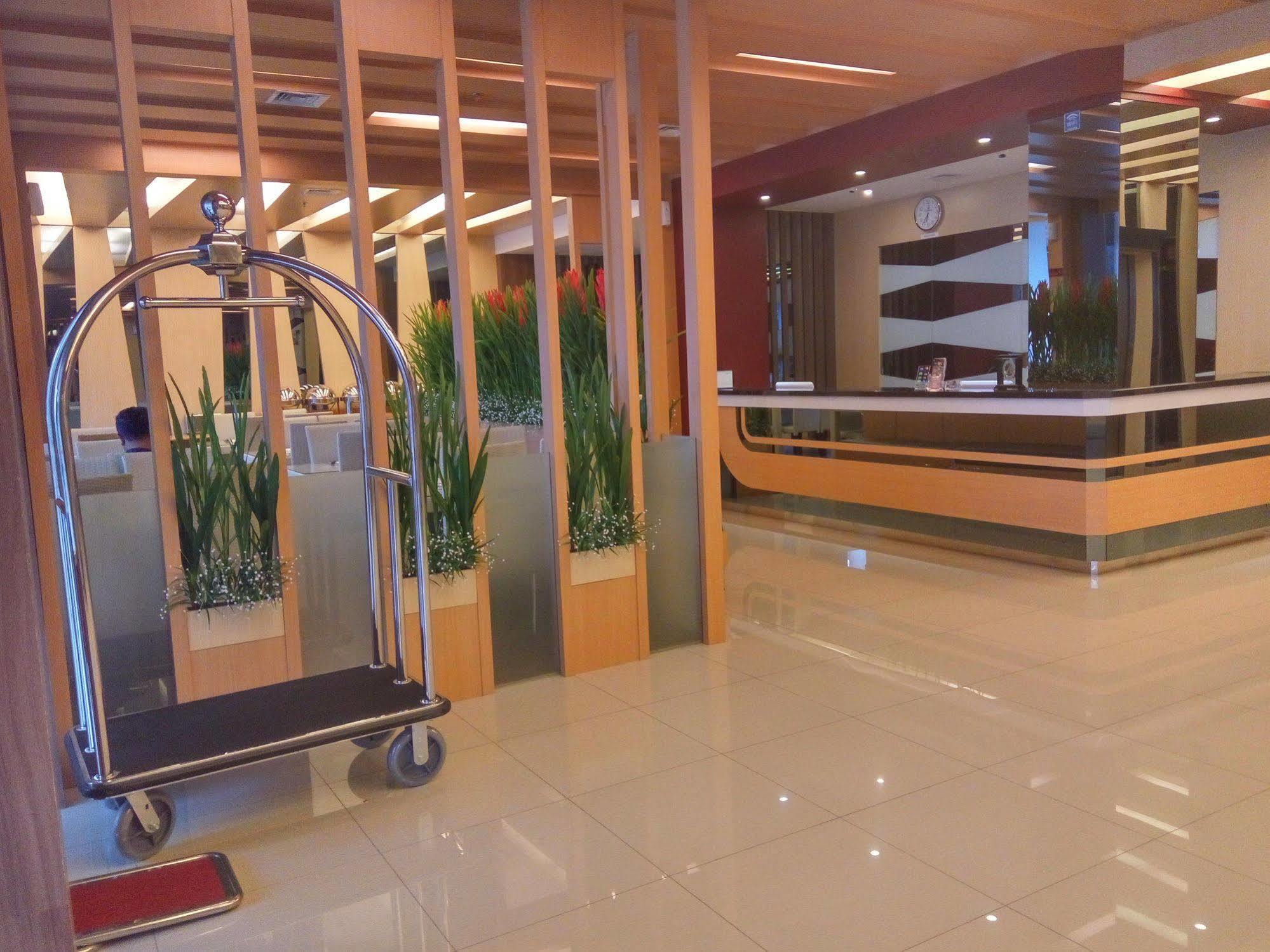 The L Hotel Entertainment Batam Exterior photo