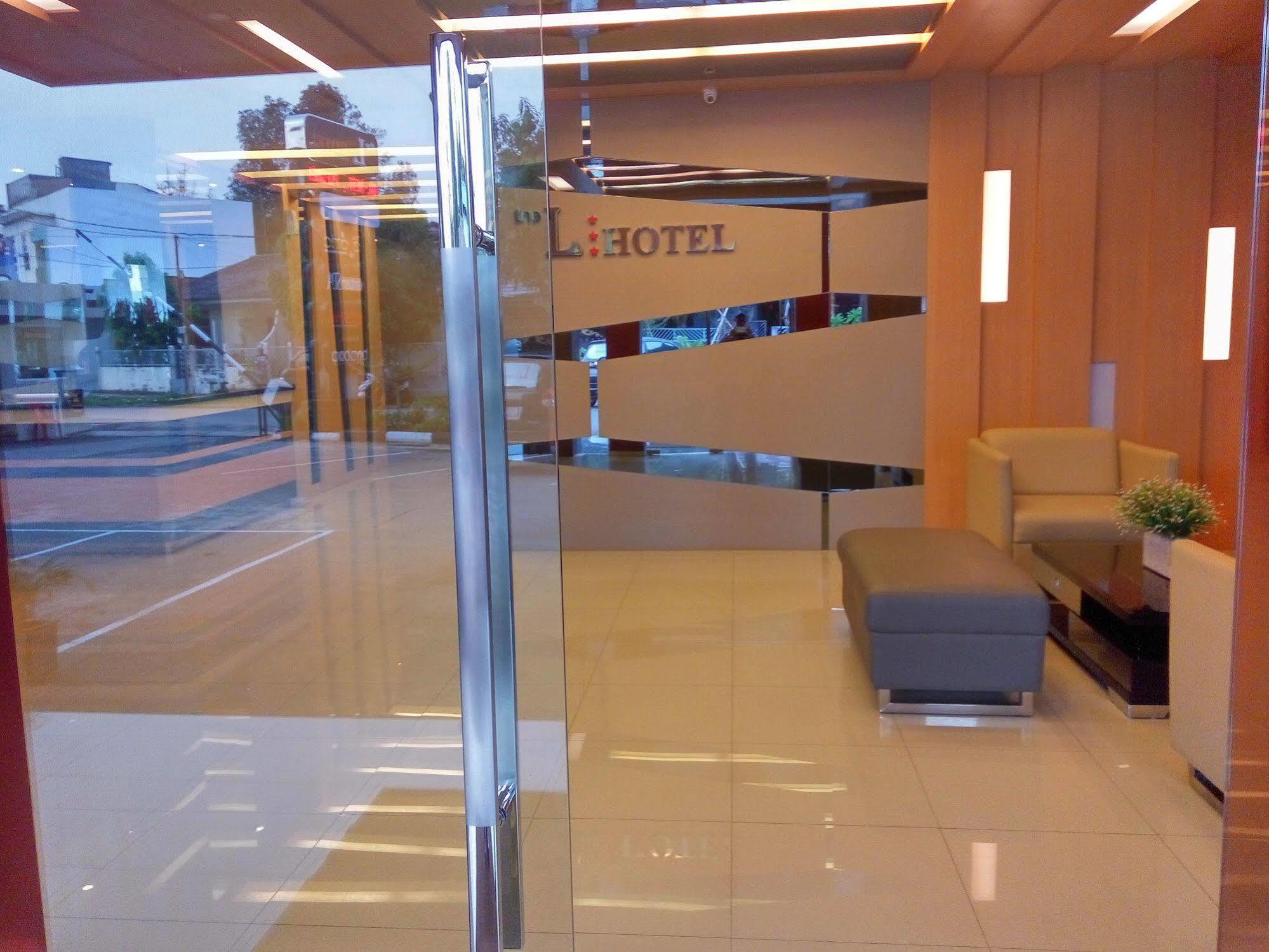 The L Hotel Entertainment Batam Exterior photo