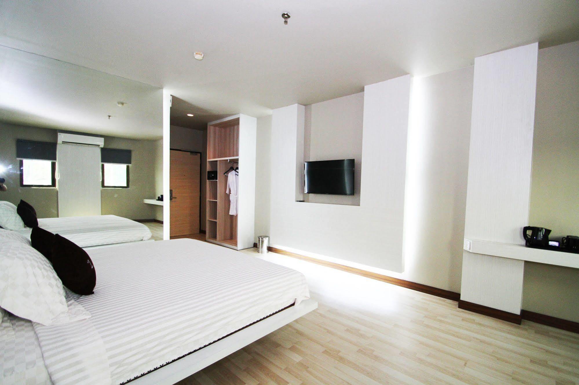 The L Hotel Entertainment Batam Exterior photo
