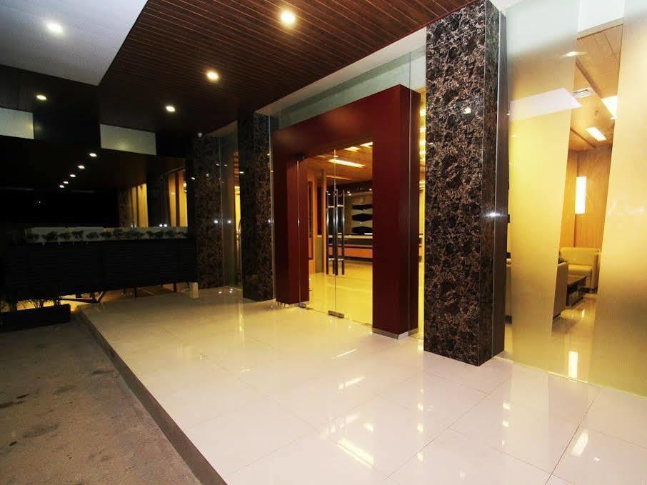 The L Hotel Entertainment Batam Exterior photo