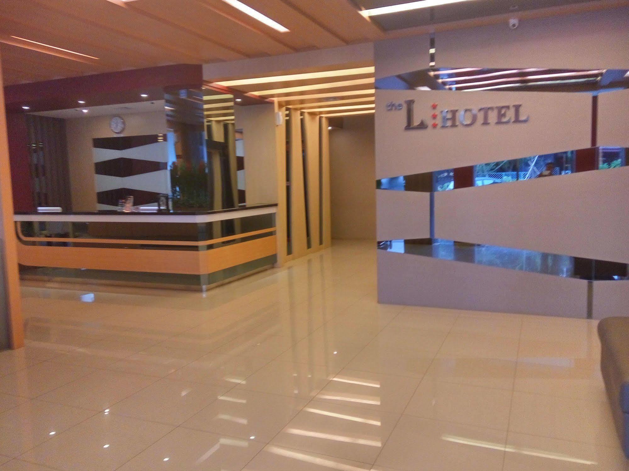 The L Hotel Entertainment Batam Exterior photo