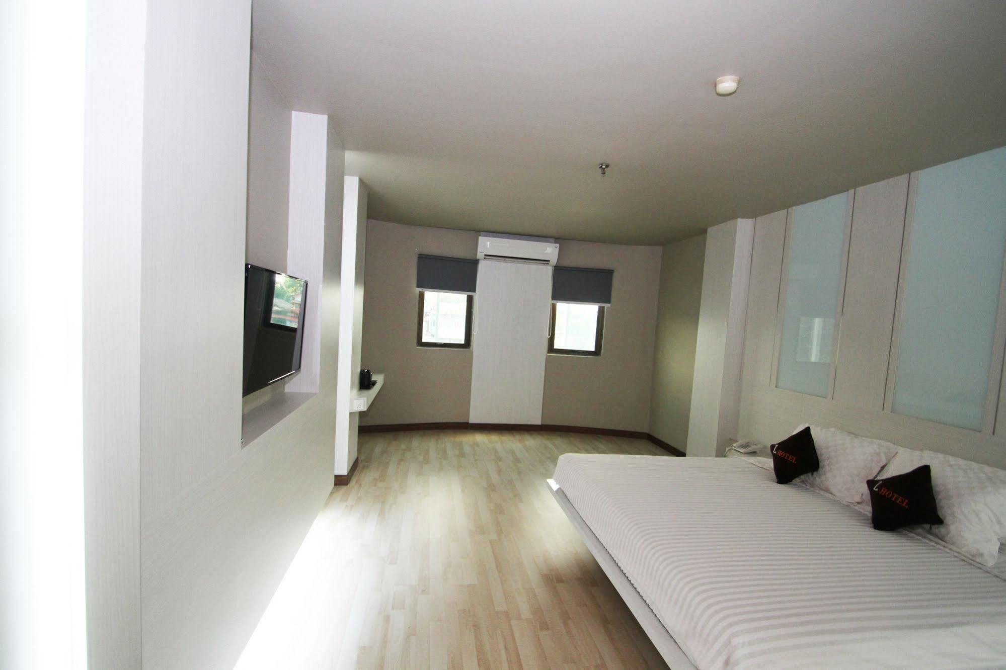 The L Hotel Entertainment Batam Exterior photo