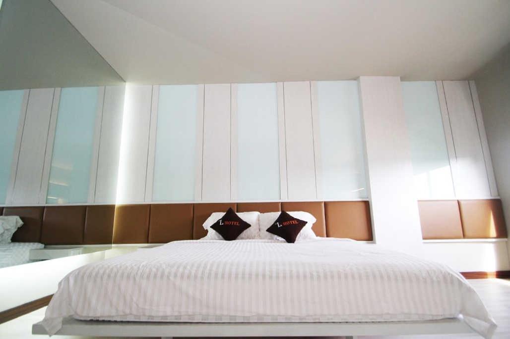 The L Hotel Entertainment Batam Exterior photo